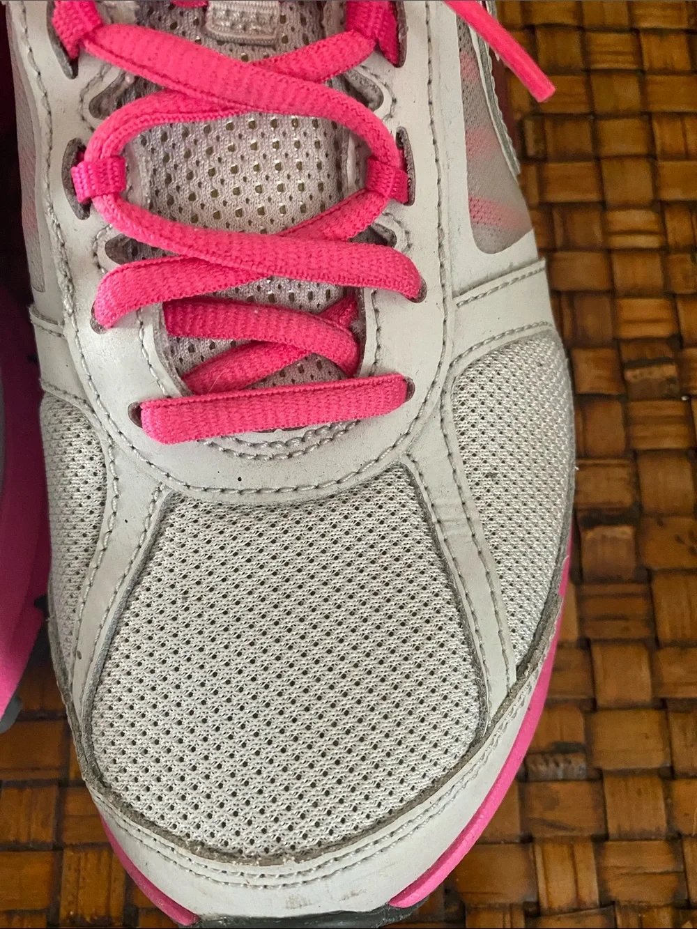 Nike Air Shoes 7.5 Y2K Retro Athleisure Beach Running Casual Track Y2K Everyday